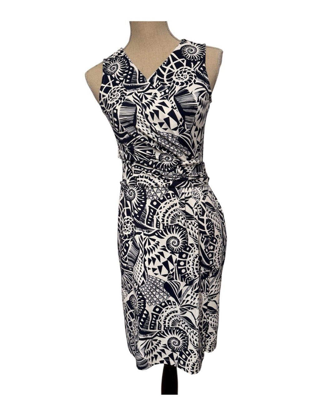 J. McLAUGHLIN DRESS SHEATH BLUE WHITE SHELLS  SURPLICE VNECK SLEEVELESS SIZE XS